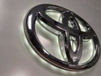 Logomarca Cromada Em Acrilico Moldado Padrao Toyota