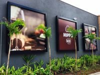 TM SIGNS PAINEL OUTDOOR MOLDURA ACM HIPPO COQUEIROS 